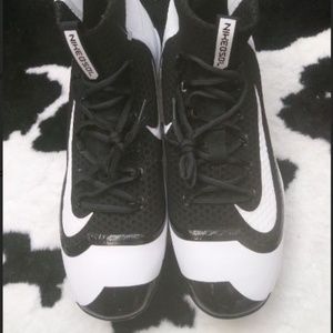 New Nike Mens Ball shoes size 14